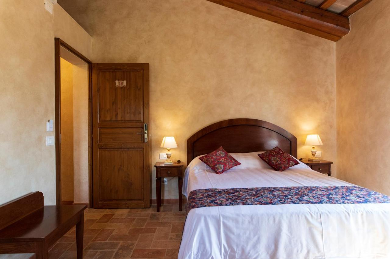 Locanda Di Montegiove Fano Buitenkant foto