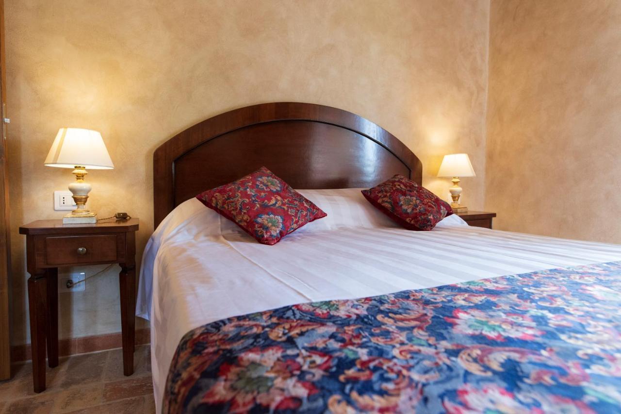 Locanda Di Montegiove Fano Buitenkant foto
