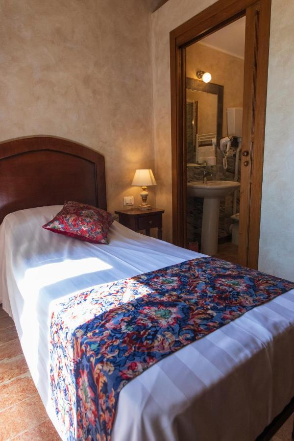 Locanda Di Montegiove Fano Buitenkant foto